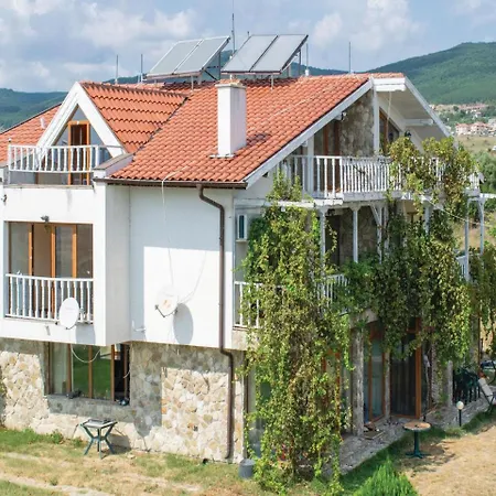 Three-bedroom Holiday In Kosharica קושריצה